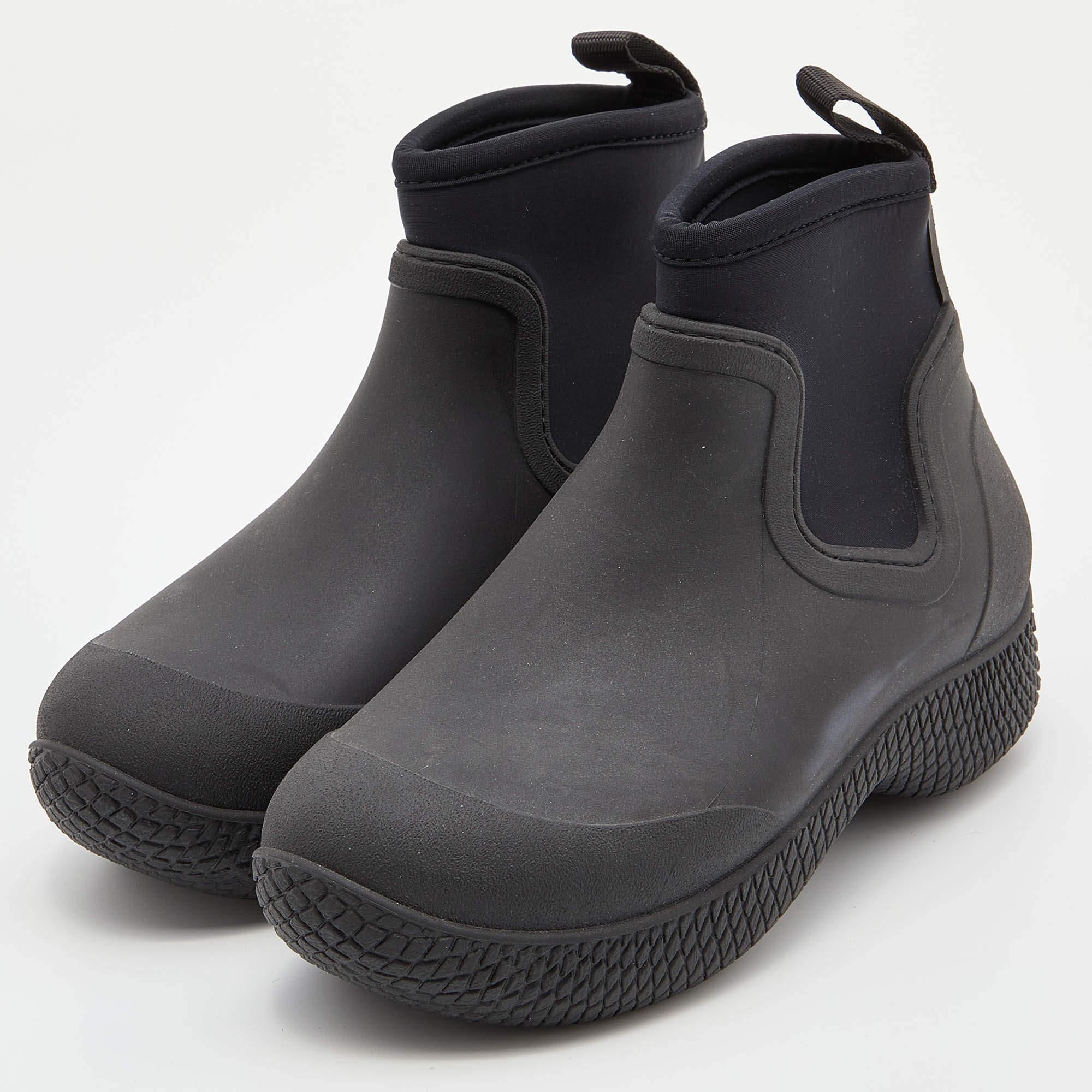 Celine Black Rubber and Neoprene Outdoor Ankle Boots Size 37 In New Condition In Dubai, Al Qouz 2