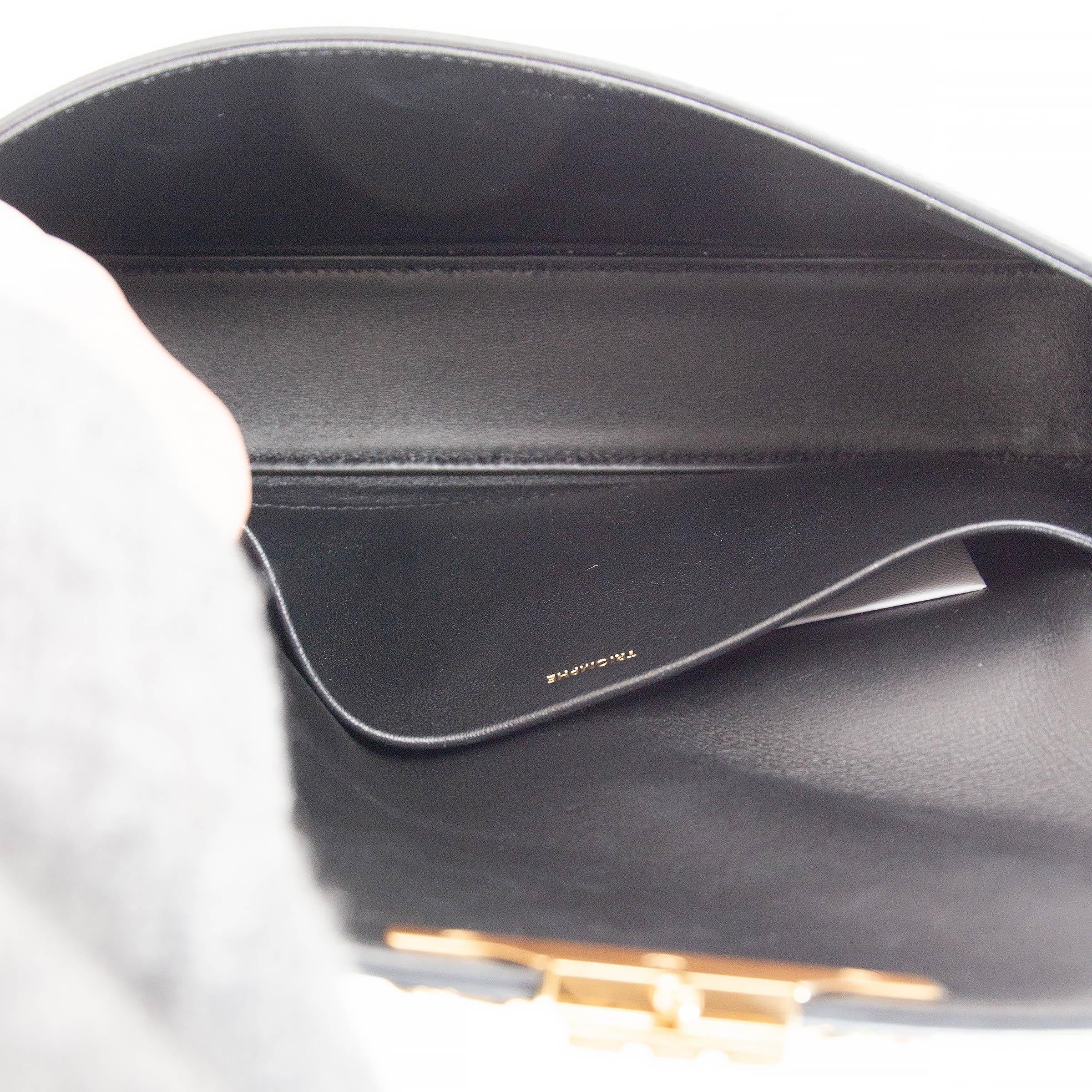 Bolso de hombro CLAUDE de piel de becerro brillante negra de CELINE en venta 2