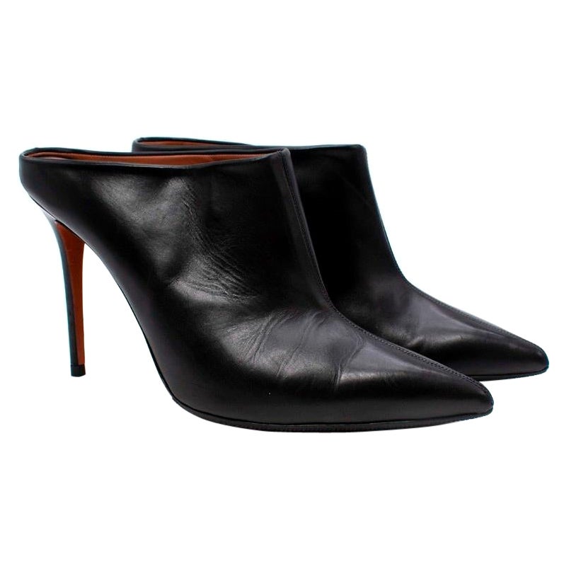 Celine Schwarze glatte Pantoletten aus Leder mit spitzem Zehenbereich - US 10.5 im Angebot
