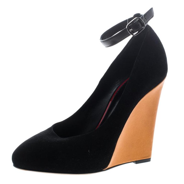wedge pump with strap