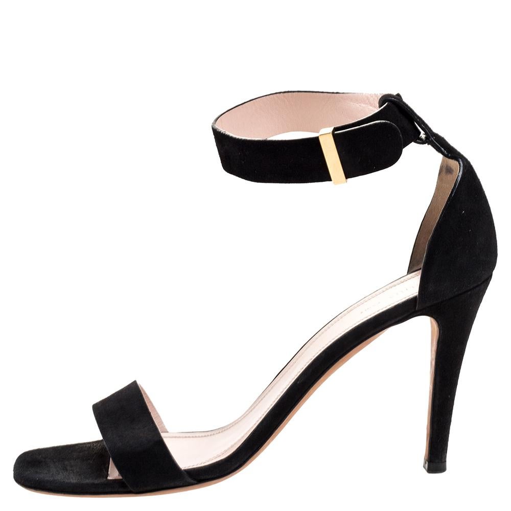 Flaunt your love for fashion and luxury with these stunning sandals by Celine. Crafted in Italy, they are made from suede and come in a shade of black. They are styled with open toes, buckled straps, and 9.5 cm high heels. They are finished with