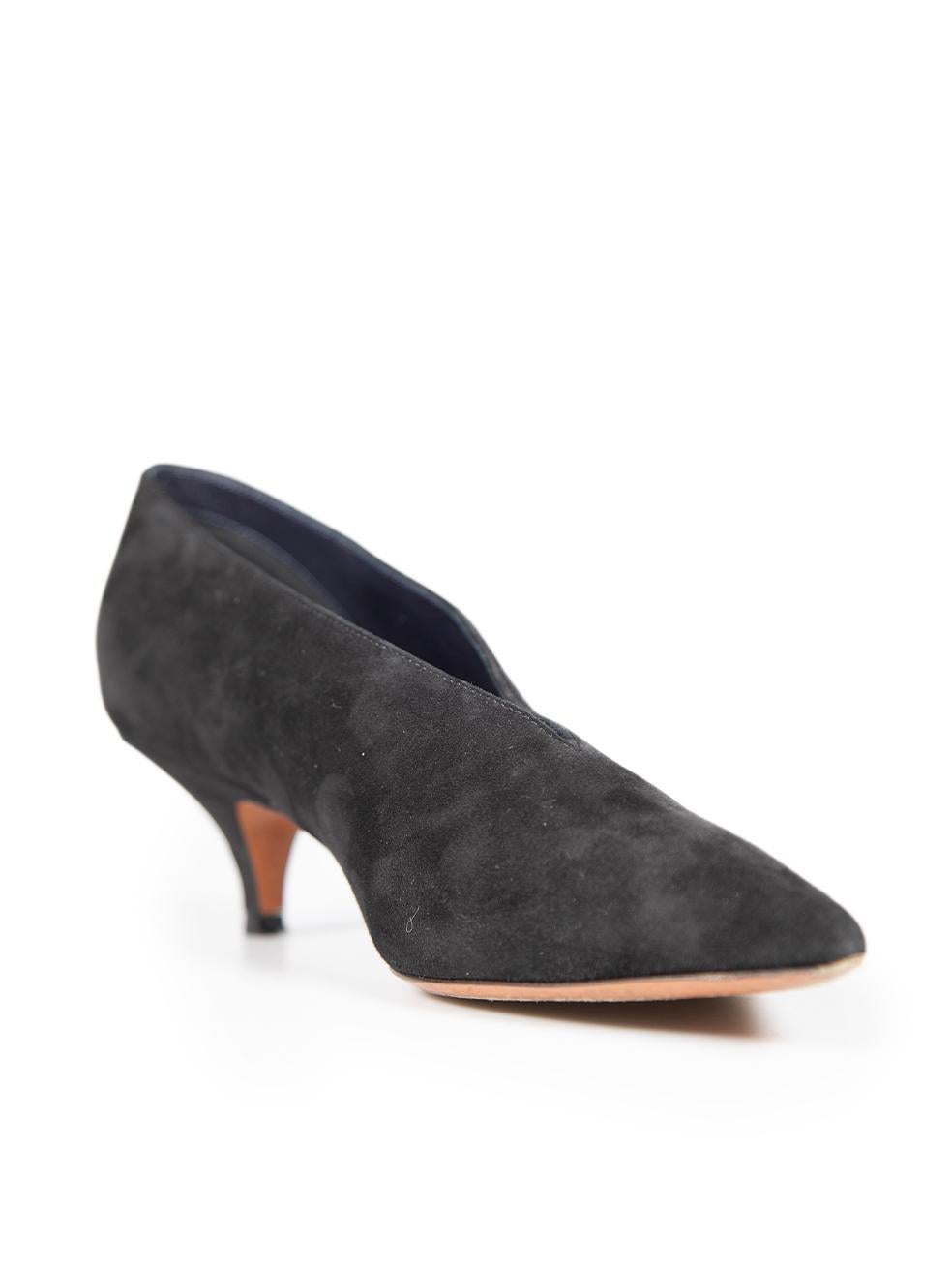 CONDITION is Very good. Minimal wear to the pumps is evident. Abrasion to the toe box, counter and heel on both shoes on this used Céline designer resale item.
 
 Details
 
 
 Black
 
 Suede
 
 Pumps
 
 Pointed toe
 
 Slip on
 
 Kitten heel
 
 
 
 
