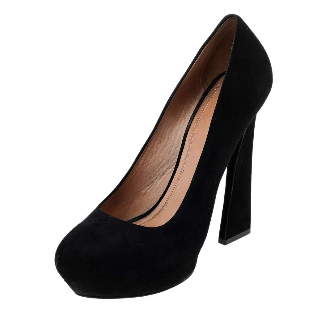 This pair of pumps by Celine brings the best of comfort and high style. The shoes are crafted from black suede and designed with platforms and 14 cm high block heels. Add Celine's charm to your closet by adding this pair.