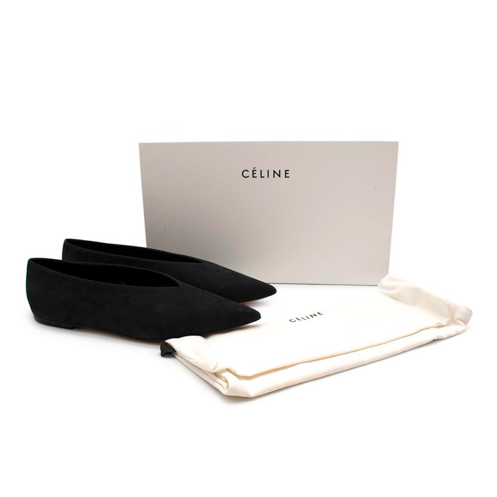 Celine Black Suede V-Neck Pointed Flat

-Celine by Phoebe Philo 
-Soft suede material
-Pointed toe
-Slip-on
-Tonal stitching
-Original box and dust bags
-Classic, timeless design

Materials:

Main-leather 

Lining-leather 

Soles-leather 

Made in