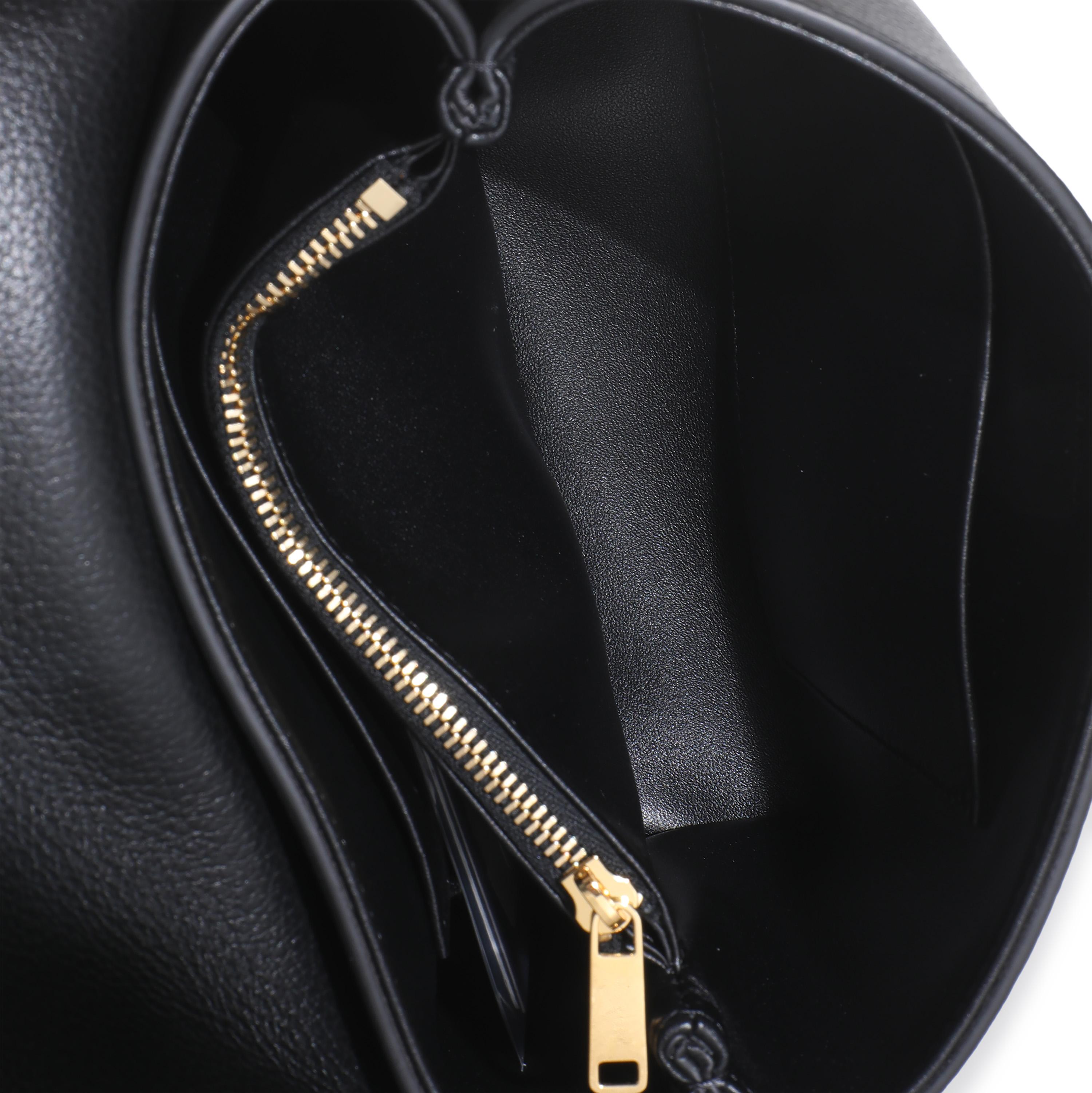 Celine Schwarzes geschmeidiges Kalbsleder Teen Nino Top Handle Bag im Angebot 2