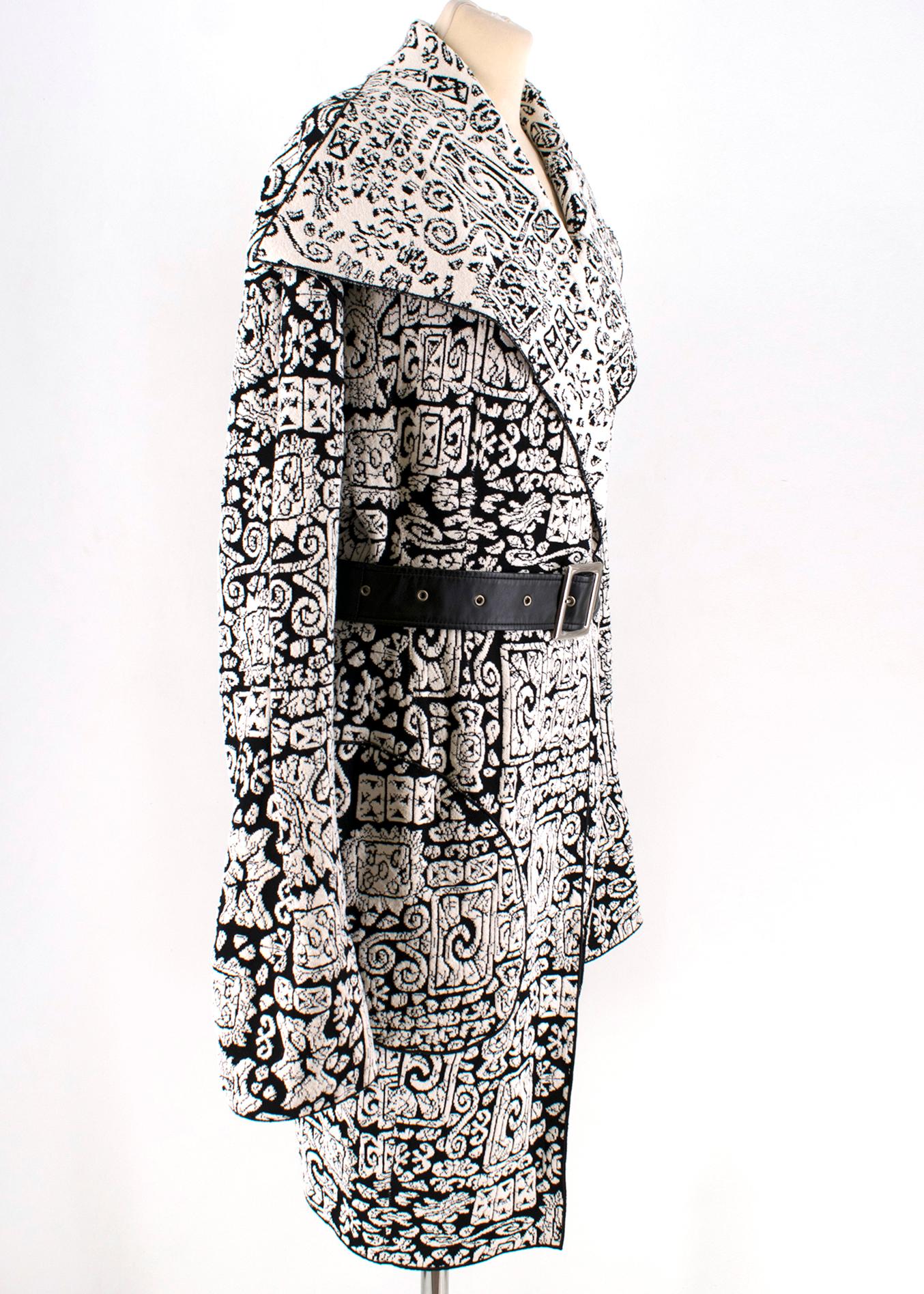 Celine Black & White Knitted Jacquard Coat

-  Black & White Long Sleeve Wrap Coat
- Wrap style front
- Leather-effect waist belt 
- Jacquard Motifs
- Mid-weight


Please note, these items are pre-owned and may show some signs of storage, even when