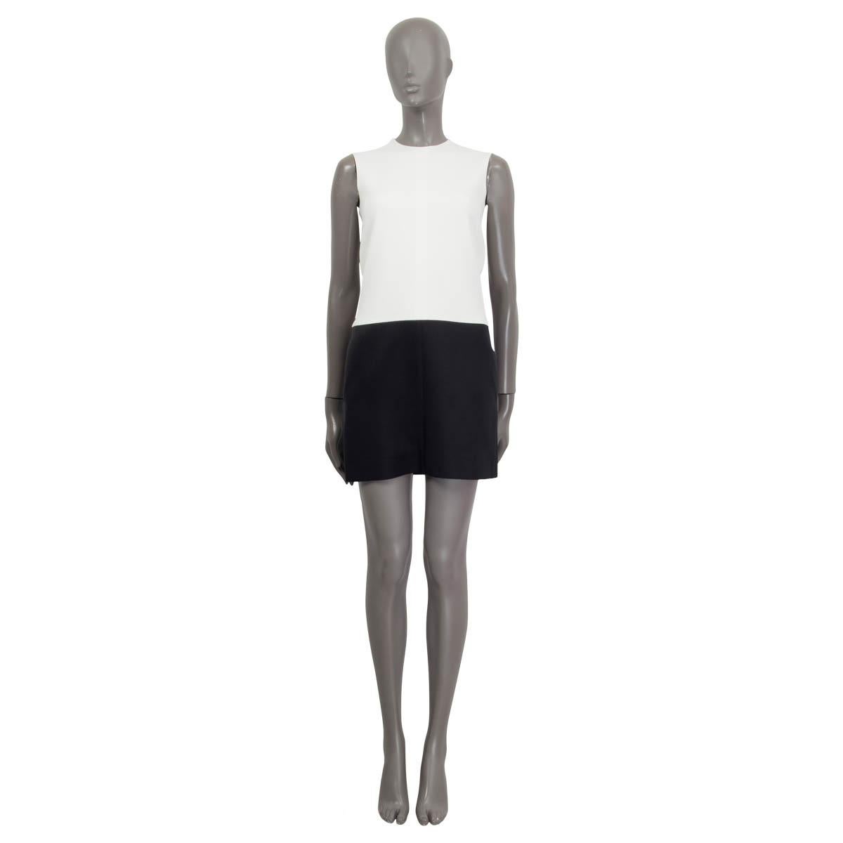 100% authentic Céline 'Depose' dress in black and white viscose (50%), acetate (47%) and elastane (3%). Features two slit pockets on the side. Opens with a concealed zipper and a hook on the back. Lined in white silk (100%). Has been worn and is in