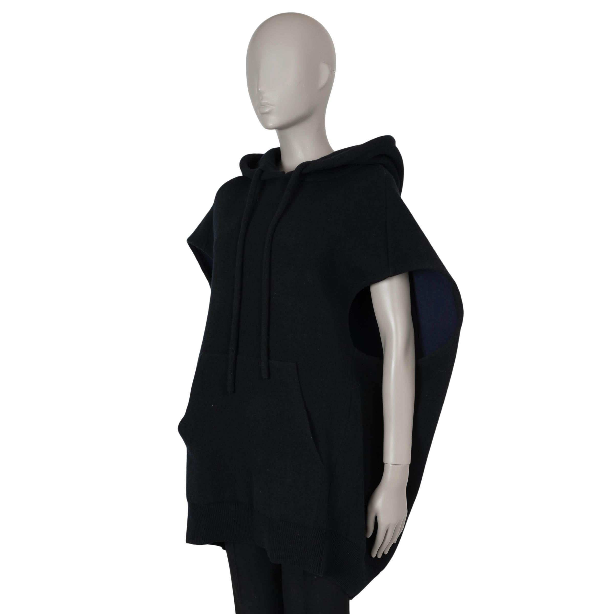 This 100% authentic Celine by Phoebe Philo poncho in navy blue double-face wool (100%) merges the relaxed essence of a hoodie with the elegance of a poncho. Designed with an oversized, sleeveless silhouette, it features a drawstring hood and a