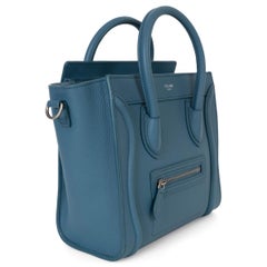 Bolso NANO LUGGAGE de CELINE en piel azul con efecto martillado