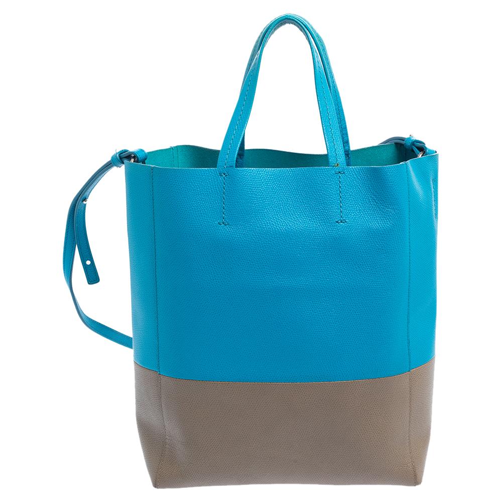 This Vertical Cabas tote brings a wonderful mix of fashion and function. This Celine tote has been crafted from grained leather with a blue top and grey base. It is held by two top handles and equipped with a spacious interior for you to carry your