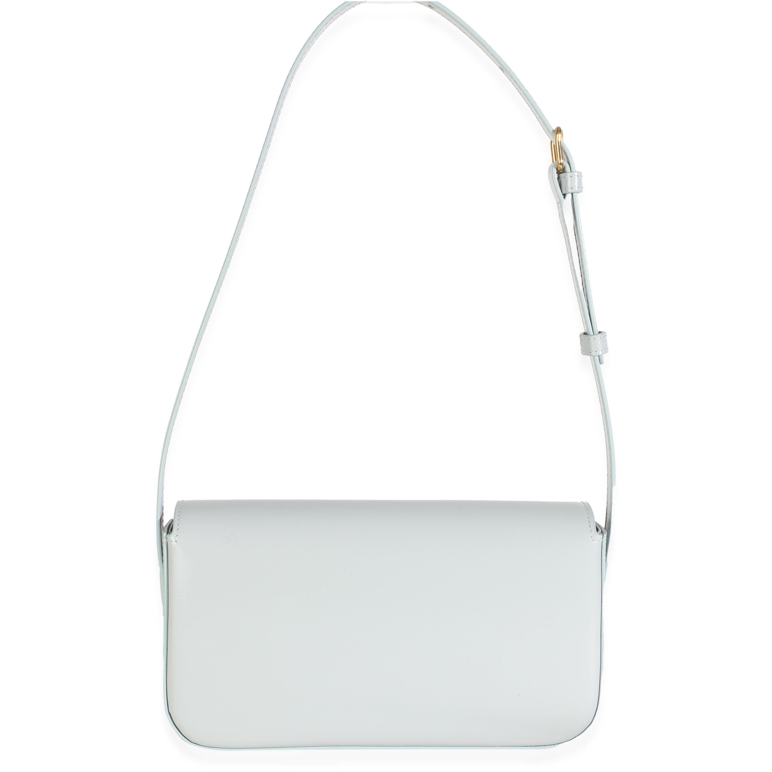 Titre du listing : Celine Blue Grey Shiny Calfskin Claude Triomphe Shoulder Bag
SKU : 148771
MSRP : 3200.00 USD
Condit : Usagé 
État du sac à main : Etat impeccable
Commentaires sur l'état : L'article ne présente aucun signe d'usure.  Vente