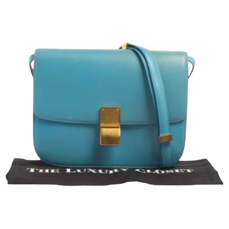 From the house of Celine comes this gorgeous Classic Box flap bag that will perfectly complement all your outfits. It has been luxuriously crafted from leather and styled with a flap that opens to a well-sized leather interior. The bag is high on