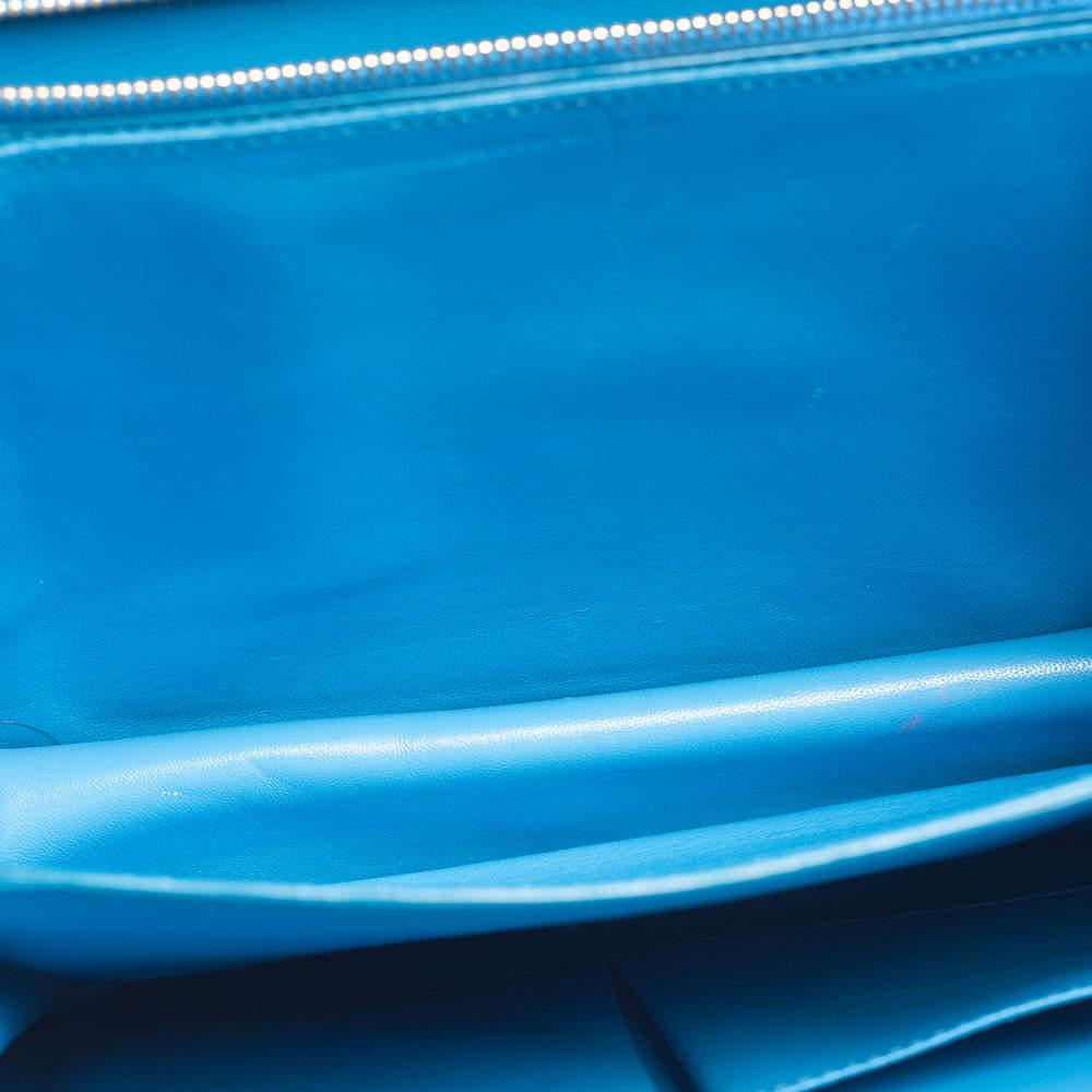 Celine - Sac à bandoulière classique en cuir bleu, taille moyenne en vente 4