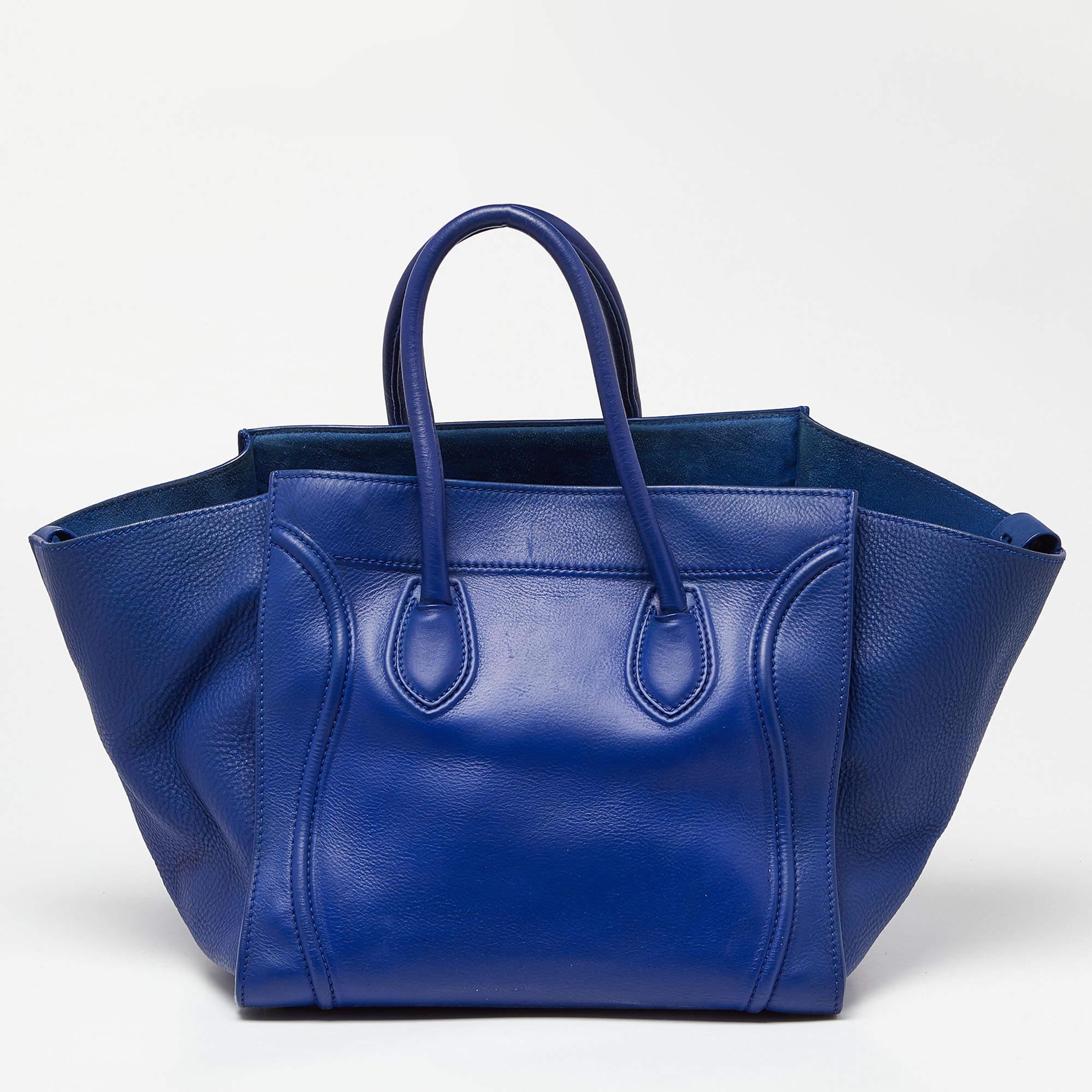 Elevate your style with this Celine tote bag. Merging form and function, this exquisite accessory epitomizes sophistication, ensuring you stand out with elegance and practicality by your side.

