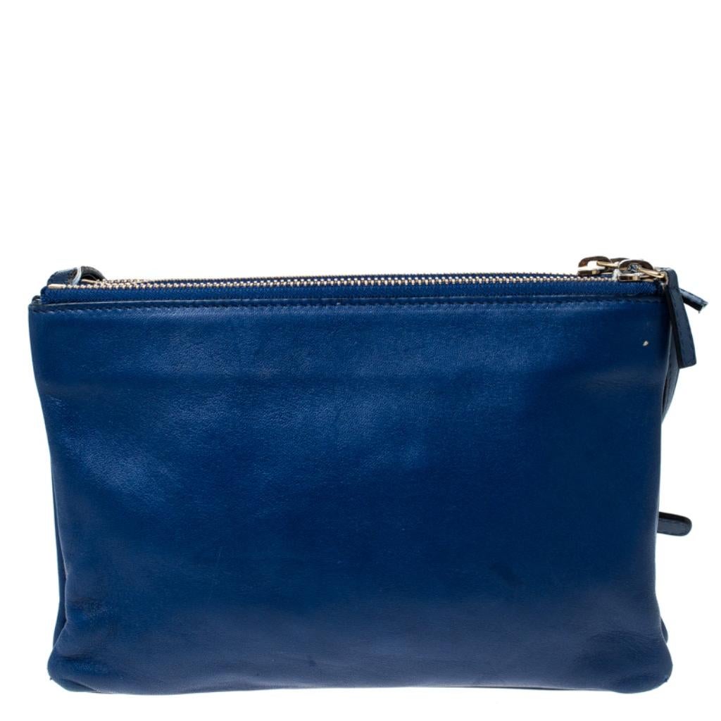 An accessory of great style, this Trio crossbody bag from Celine will be a delight to own. It is rendered in blue leather and features three separate compartments, lined with leather and secured by gold-tone zippers. Complete with a shoulder strap,