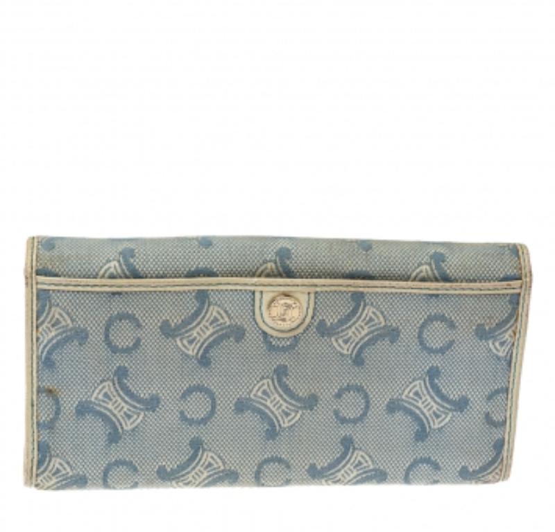 Dieses Portemonnaie von Celine ist gut strukturiert, stilvoll und funktionell und damit ein unverzichtbares Accessoire. Dieses Portemonnaie ist aus blauem Makadam-Denim mit Lederbesätzen gefertigt und mit einem Innenleben aus Leder und Stoff
