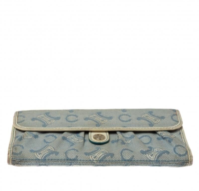 Celine Blau Macadam Denim und Leder Trim Continental Brieftasche im Zustand „Relativ gut“ im Angebot in Dubai, Al Qouz 2