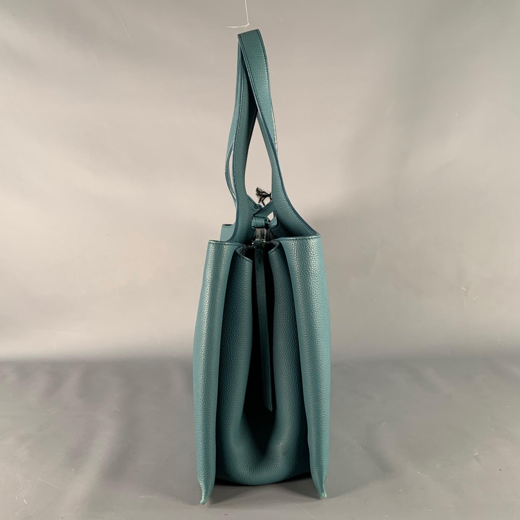 CELINE Bolso Tote Trifold Mediano de Piel de Grano de Guijarro Azul Gris en venta