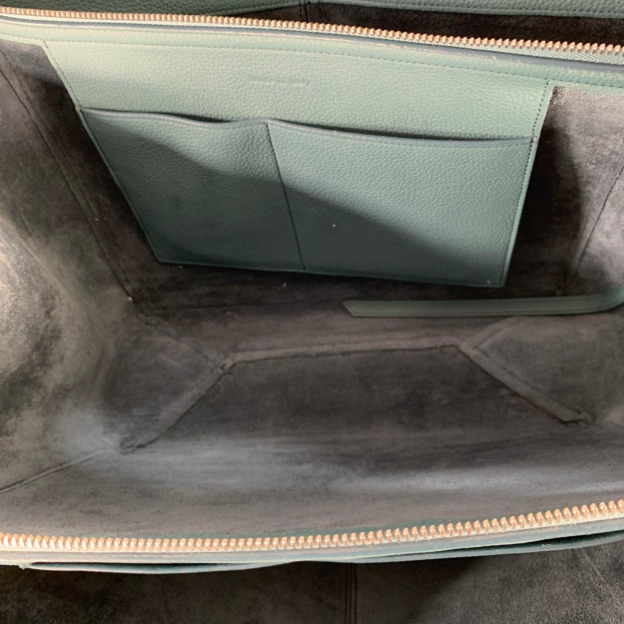 CELINE Bolso Tote Trifold Mediano de Piel de Grano de Guijarro Azul en venta 2