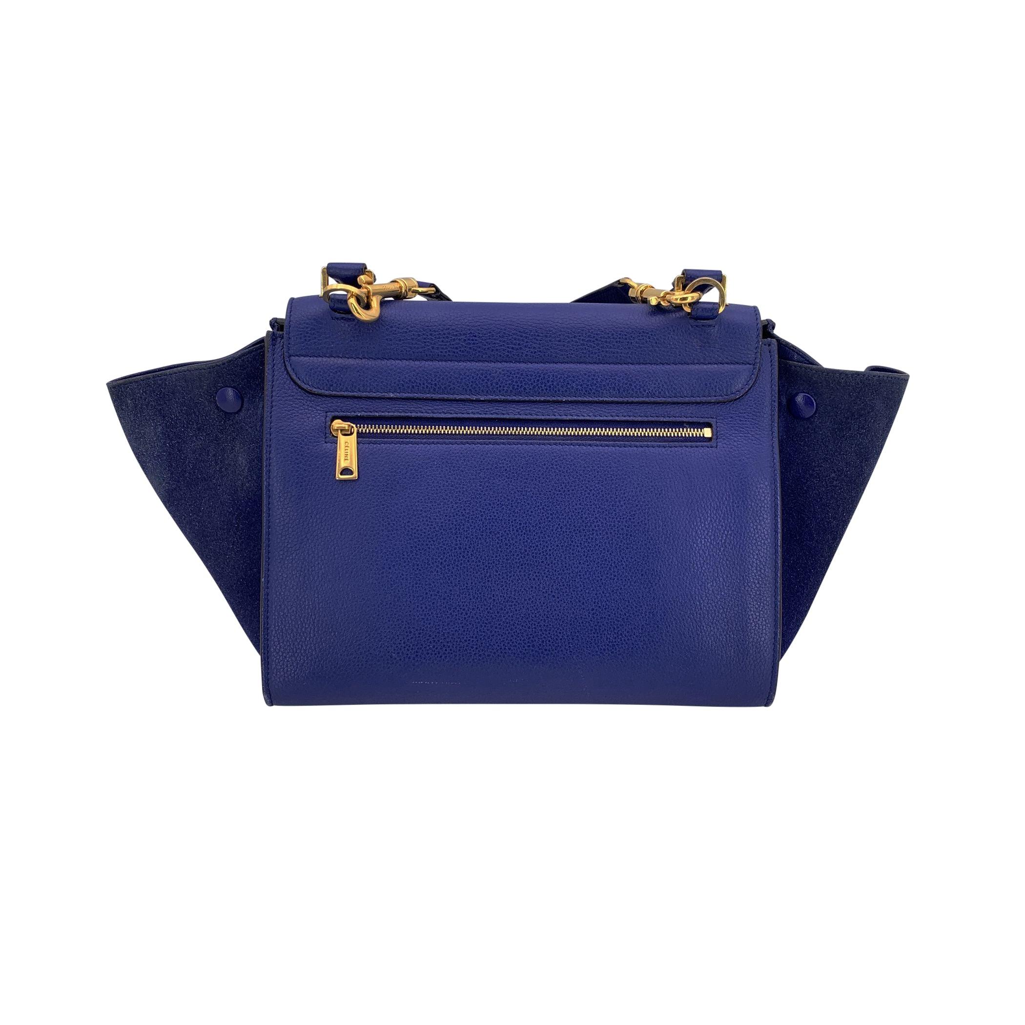 Bleu Petit sac fourre-tout trapèze en cuir et daim bleu de Celine avec bandoulière en vente