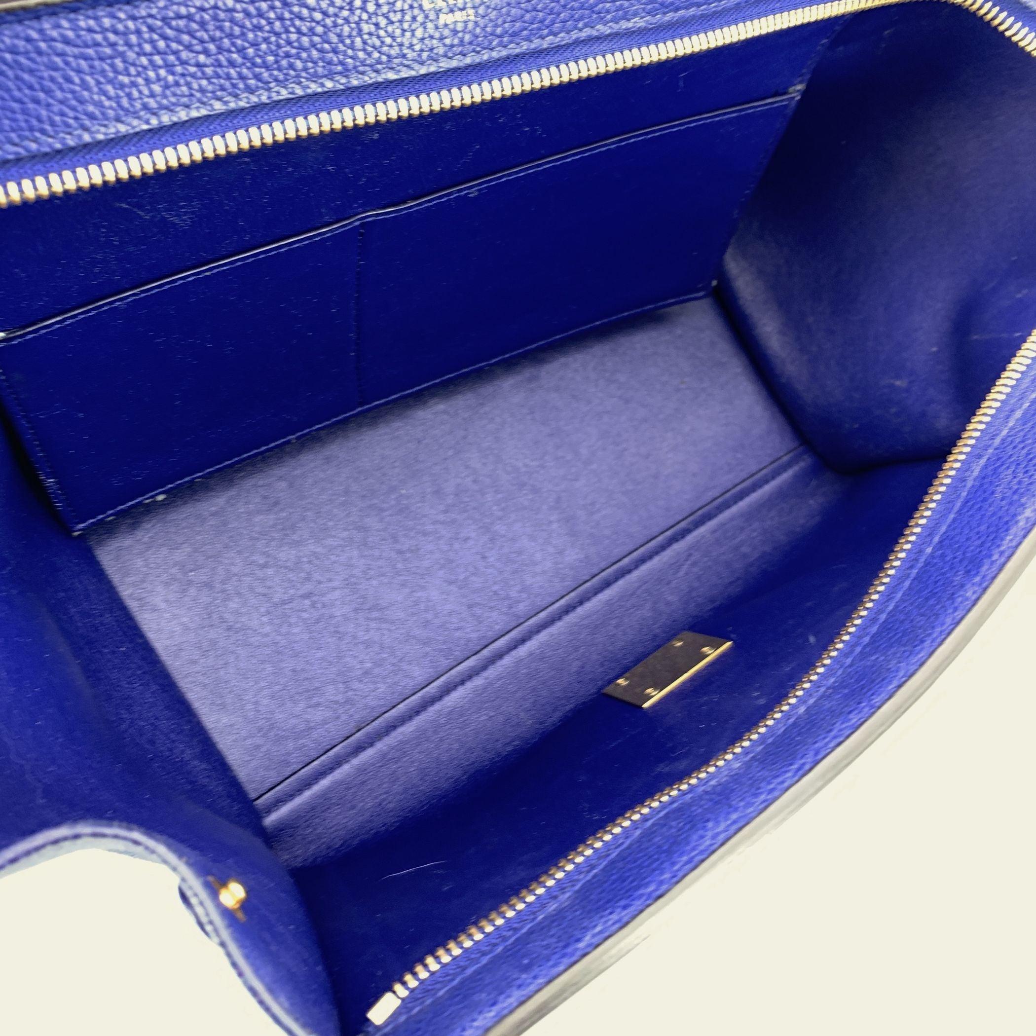 Petit sac fourre-tout trapèze en cuir et daim bleu de Celine avec bandoulière Bon état - En vente à Rome, Rome