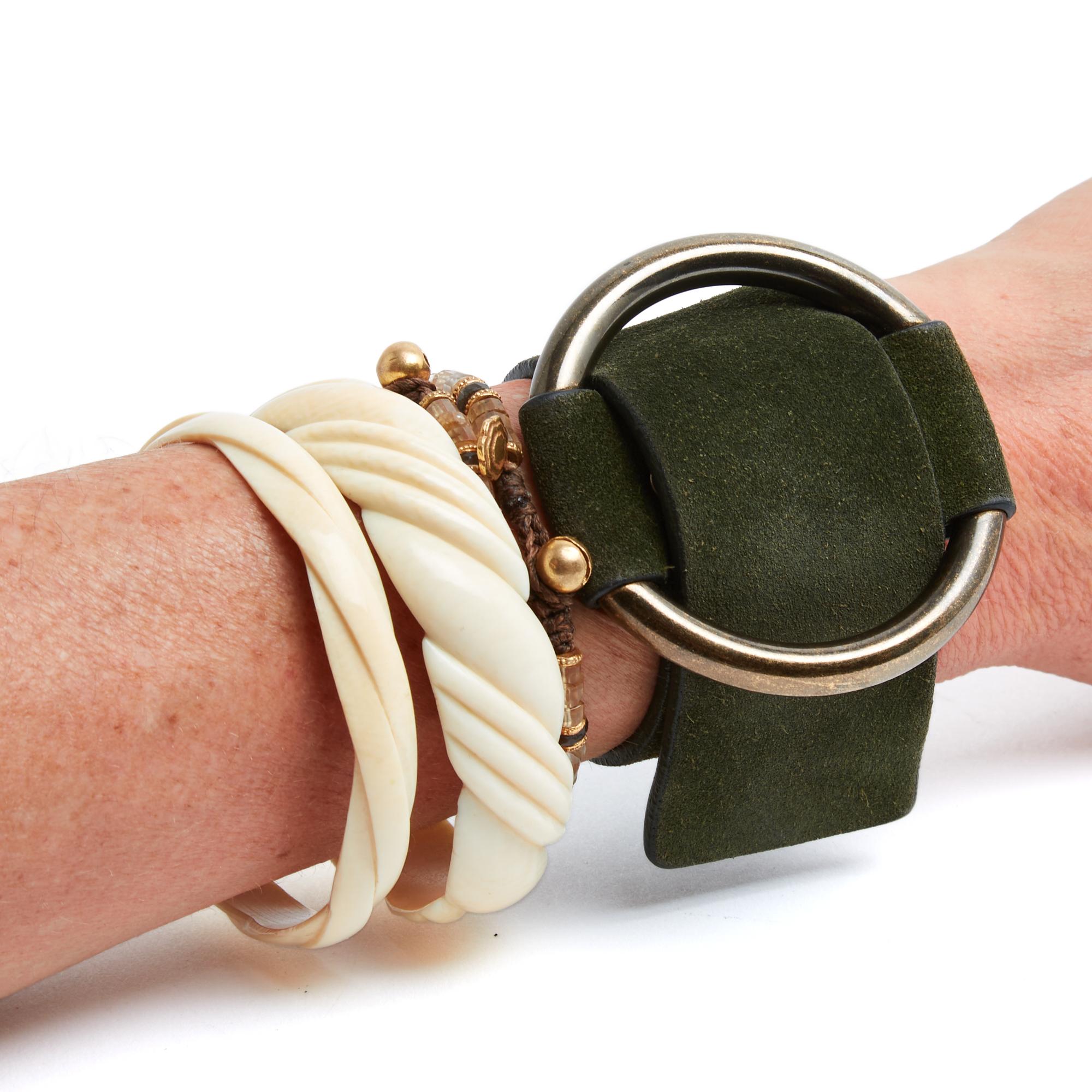 da uomo o donna Céline Bracelet Phoebe Philo  Large Green Suede Brutalist Cuff Bracelet Celine in vendita