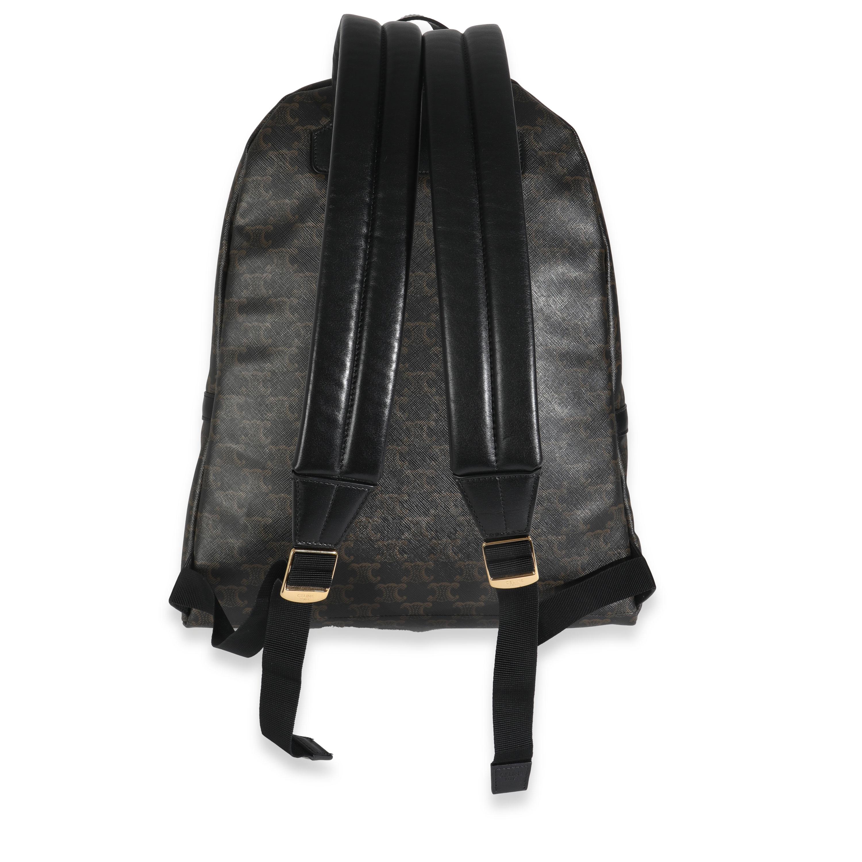 Listing Title : Sac à dos Triomphe moyen en toile marron de Celine
SKU : 144888
MSRP : 1850.00 USD
Condit : Usagé 
Condition du sac à main : Excellent
Commentaires sur l'état : L'article est en excellent état et présente de légers signes d'usure.