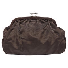 Celine Clutch mit Kiss Lock-Rahmen aus braunem Stoff