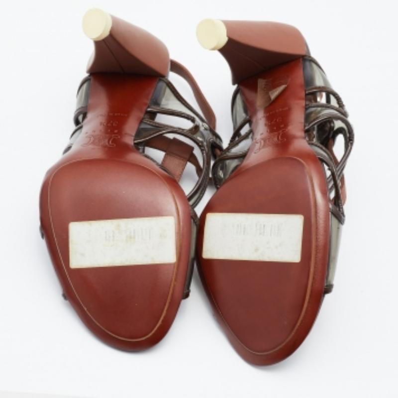 Celine Sandalias con correa en el tobillo de piel marrón y PVC con tachuelas en forma de jaula talla 37.5 en venta 2