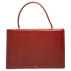 Tasche mit mittlerem Verschluss und Griff oben aus braunem Leder von Celine