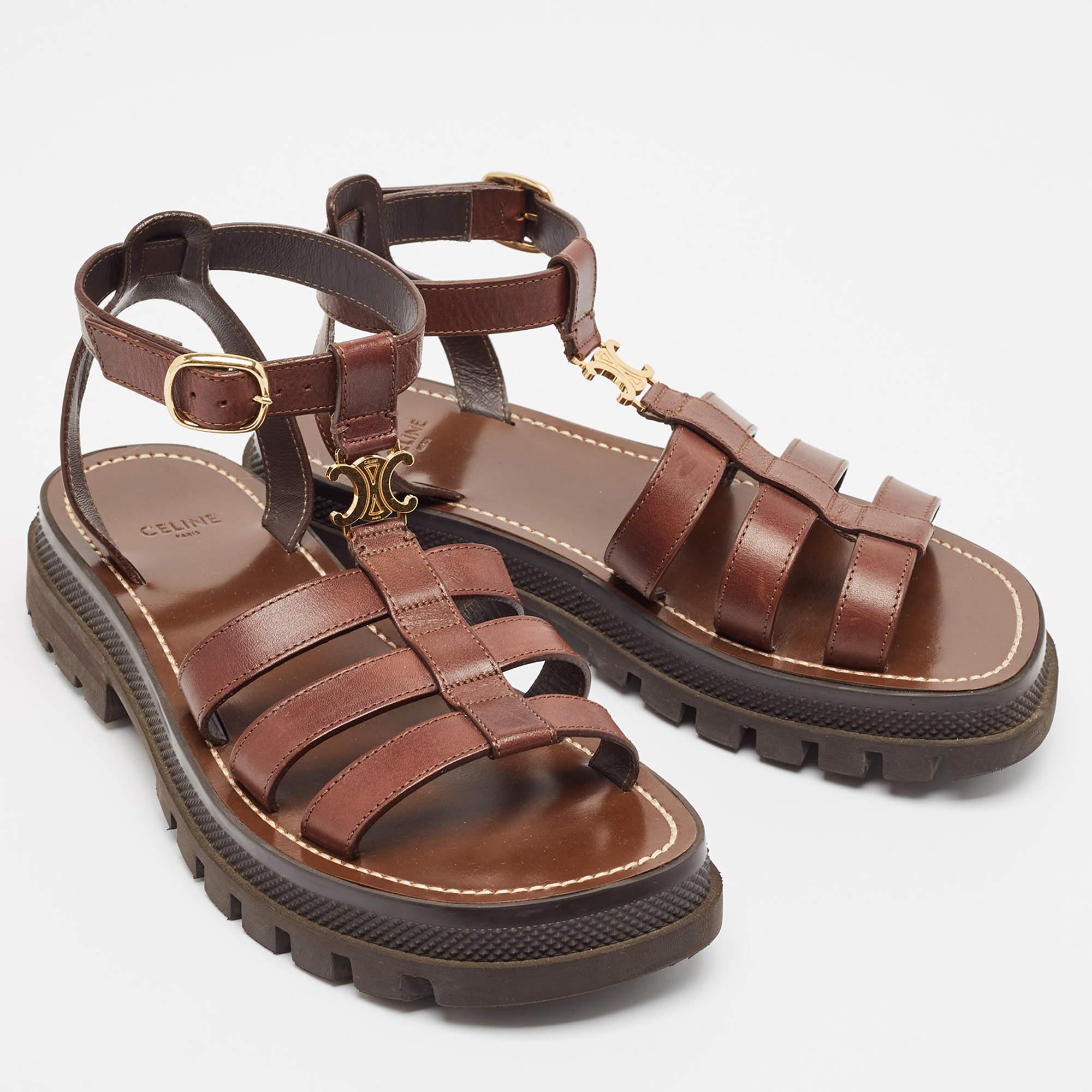 Celine Brown Leather Triomphe Flat Sandals Size 38 In Good Condition In Dubai, Al Qouz 2