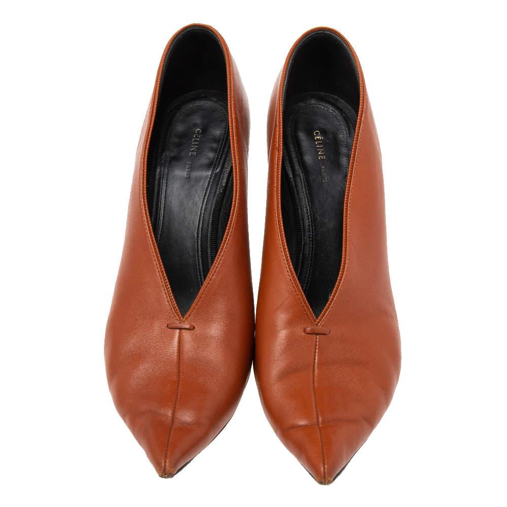 Celine Brown Leather V Neck Pointed Toe Pumps Size 37 In Good Condition In Dubai, Al Qouz 2