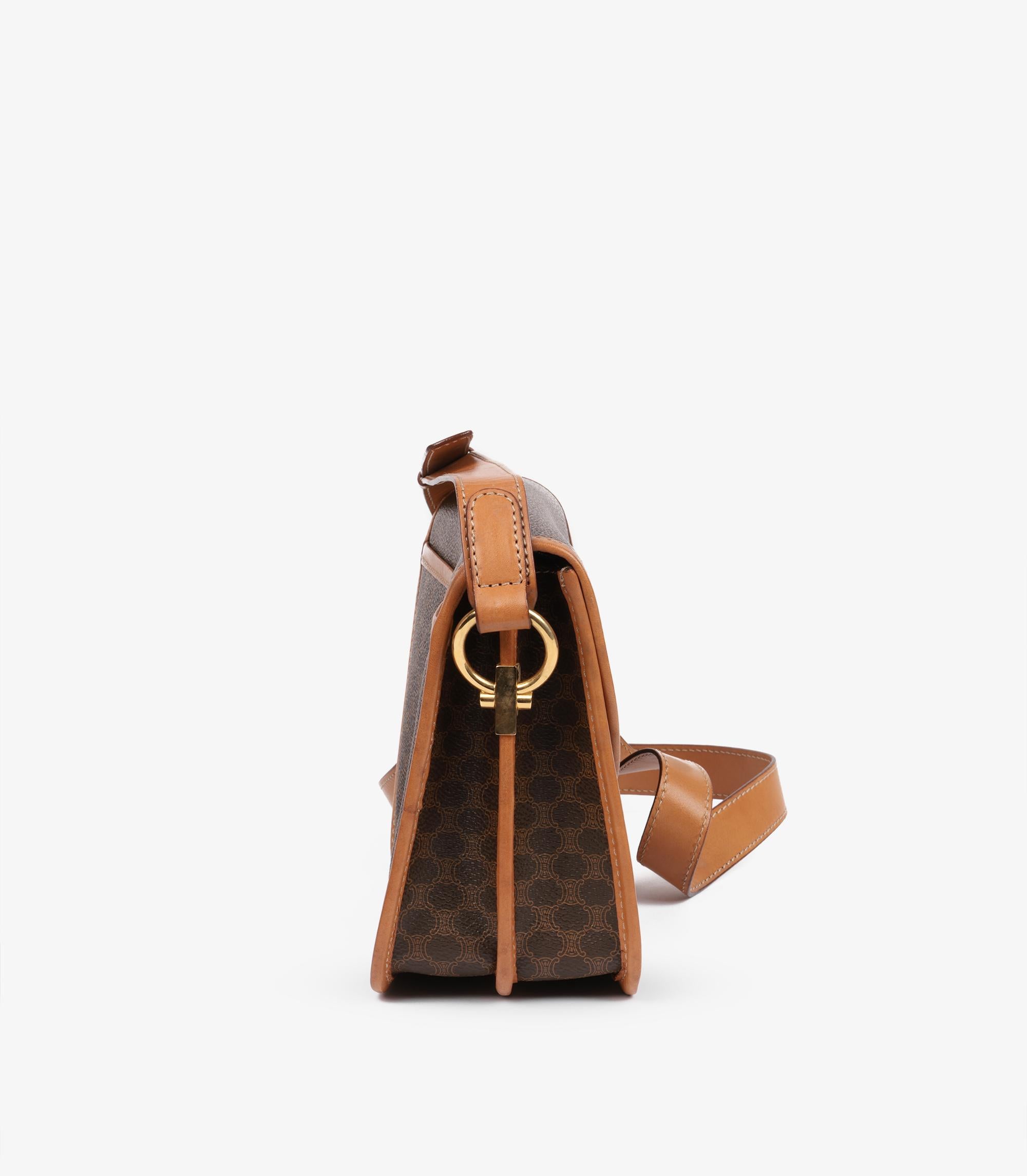 Celine Braunes Macadam Monogram beschichtetes Segeltuch & Kalbsleder Vintage By Messenger im Zustand „Hervorragend“ im Angebot in Bishop's Stortford, Hertfordshire