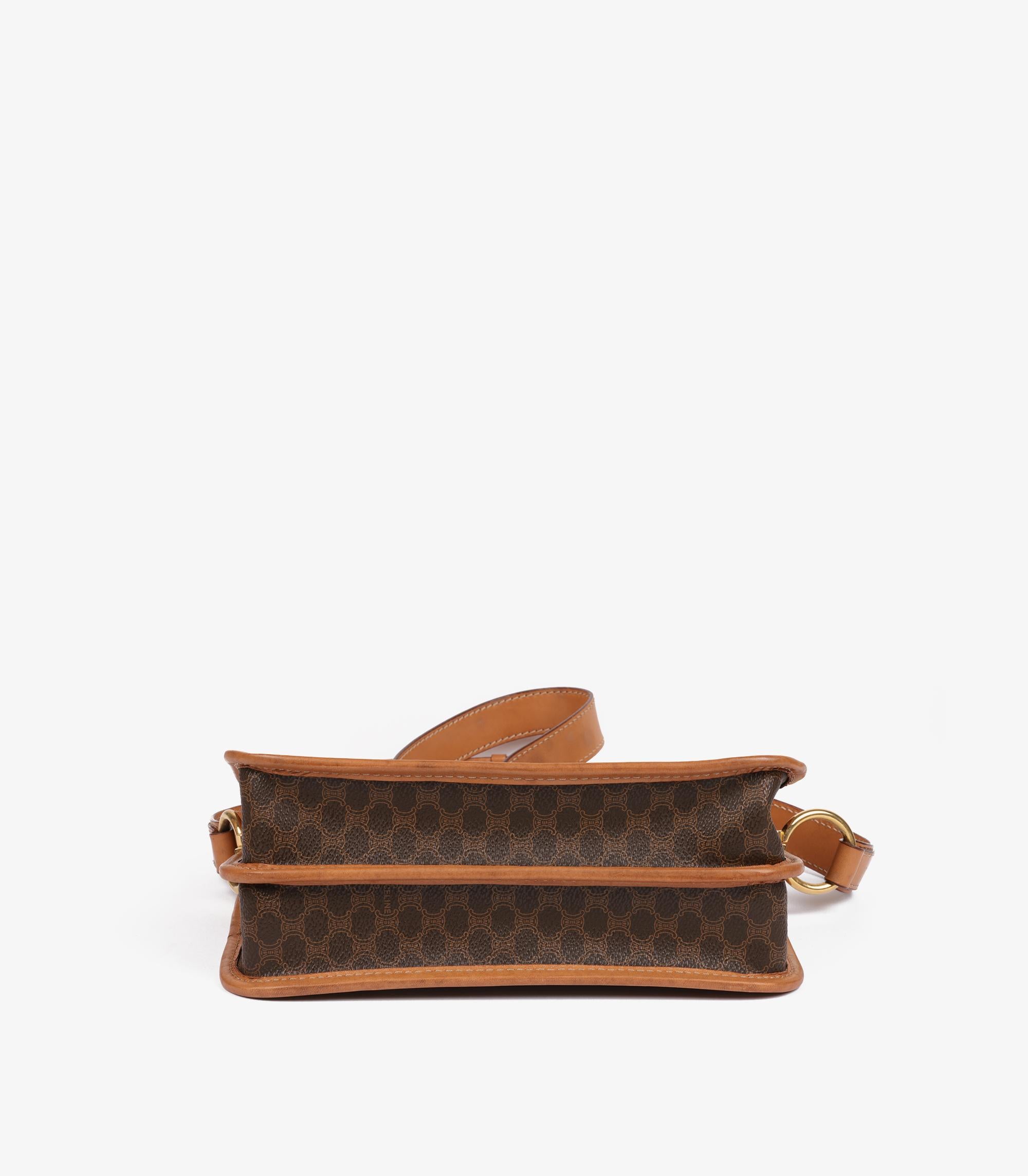 Celine Braunes Macadam Monogram beschichtetes Segeltuch & Kalbsleder Vintage By Messenger im Angebot 2