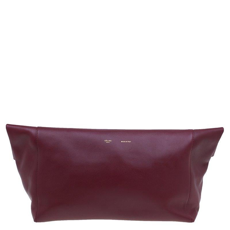 Burgundy is the season’s new black! Pair up this gorgeous Celine clutch with a formal party attire and win accolades for an ultimate appearance! Crafted in calfskin leather, it has a push lock closure in silver-tone with the brand name engraved.