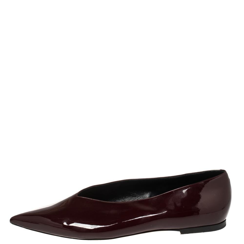 You are sure to fall head over heels in love with this pair of V Neck flats from Celine. These stylish flats will add a touch of elegance to any outfit. Crafted in Italy, they are made from quality patent leather and come in a shade of burgundy.