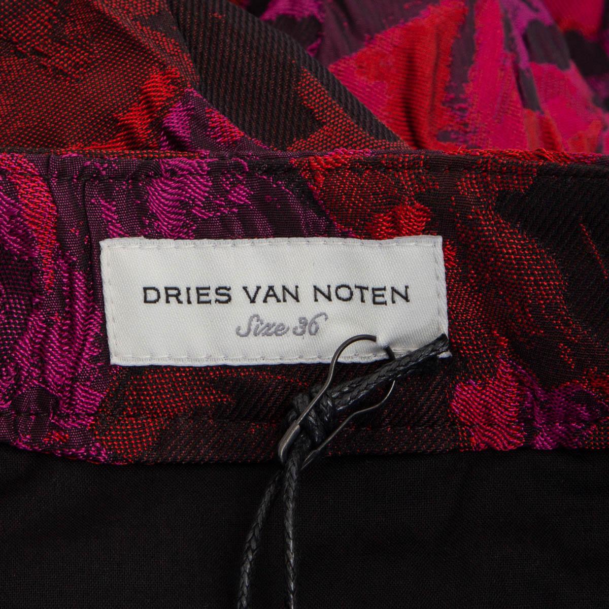 DRIES VAN NOTEN burgundy pink 2021 ROSE TAPERED CROPPED Pants 36 S In Excellent Condition For Sale In Zürich, CH