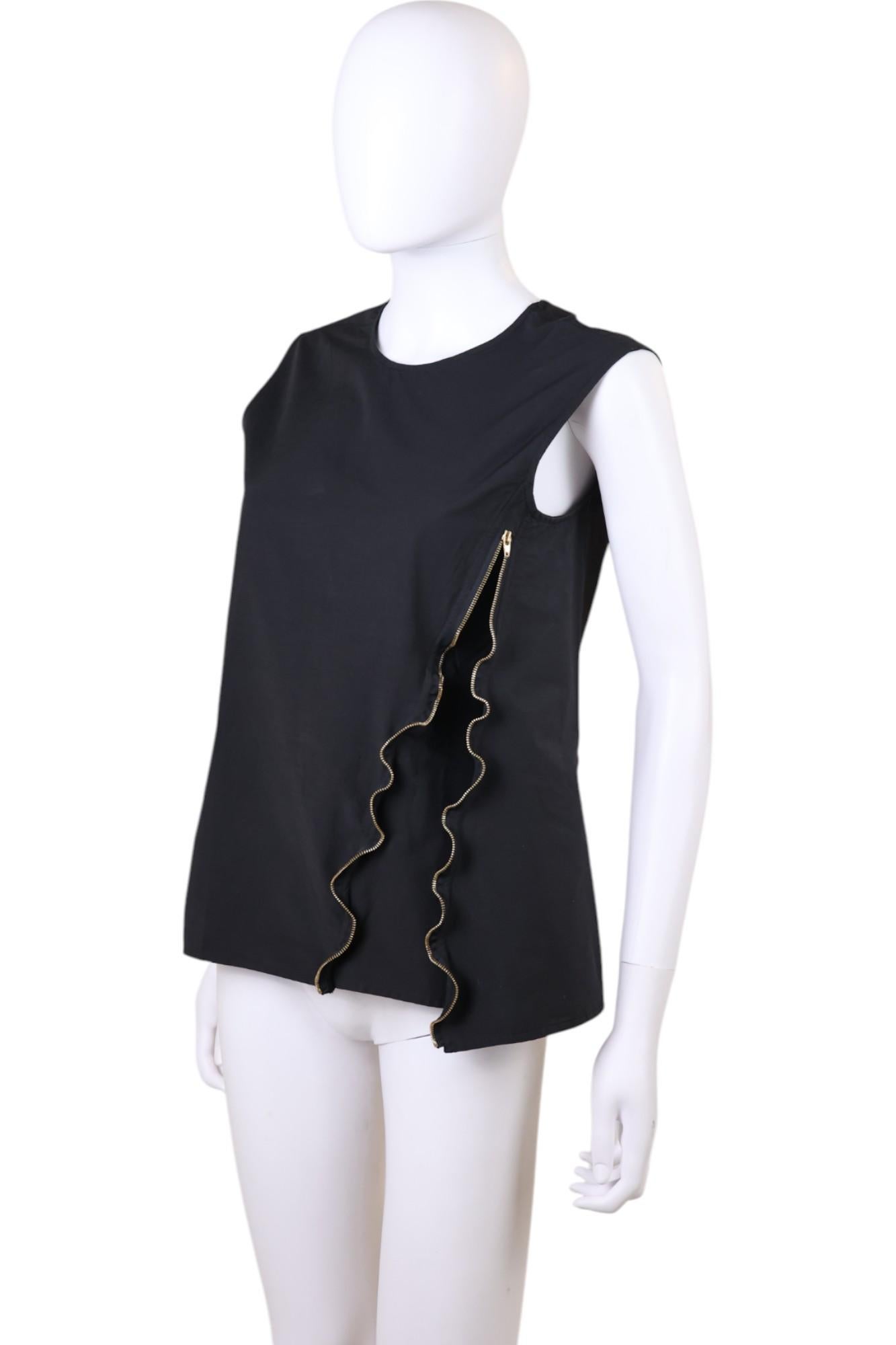 Celine by Phoebe Philo 2010's Asymmetric Zipped Black Top In condizioni ottime in vendita a Caserta, IT