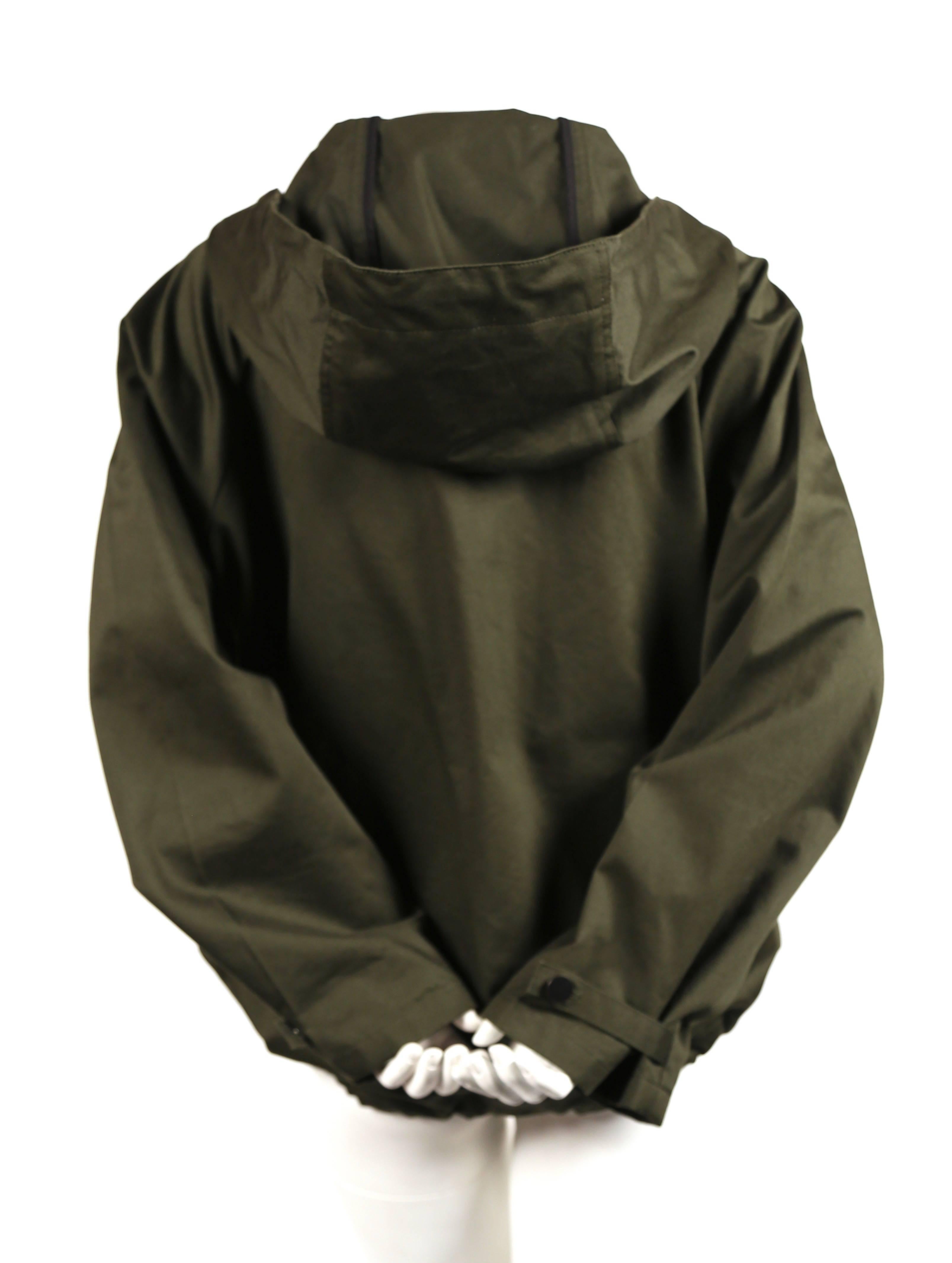 Celine By Phoebe Philo veste anorak vert armée en coton poli en vente 1