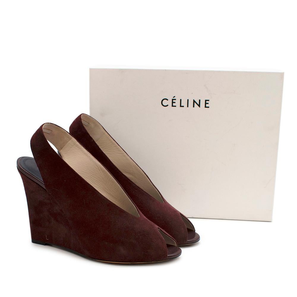 Celine Burgundy Suede Slingback Wedges

-Gorgeous, soft suede material
-Stunning burgundy colour
-Slingback style sandal
-Peep-toe style
-Wedge heel
-Black leather insole

Materials:
Main-suede leather 
Lining-leather 
Soles-leather 

Made in
