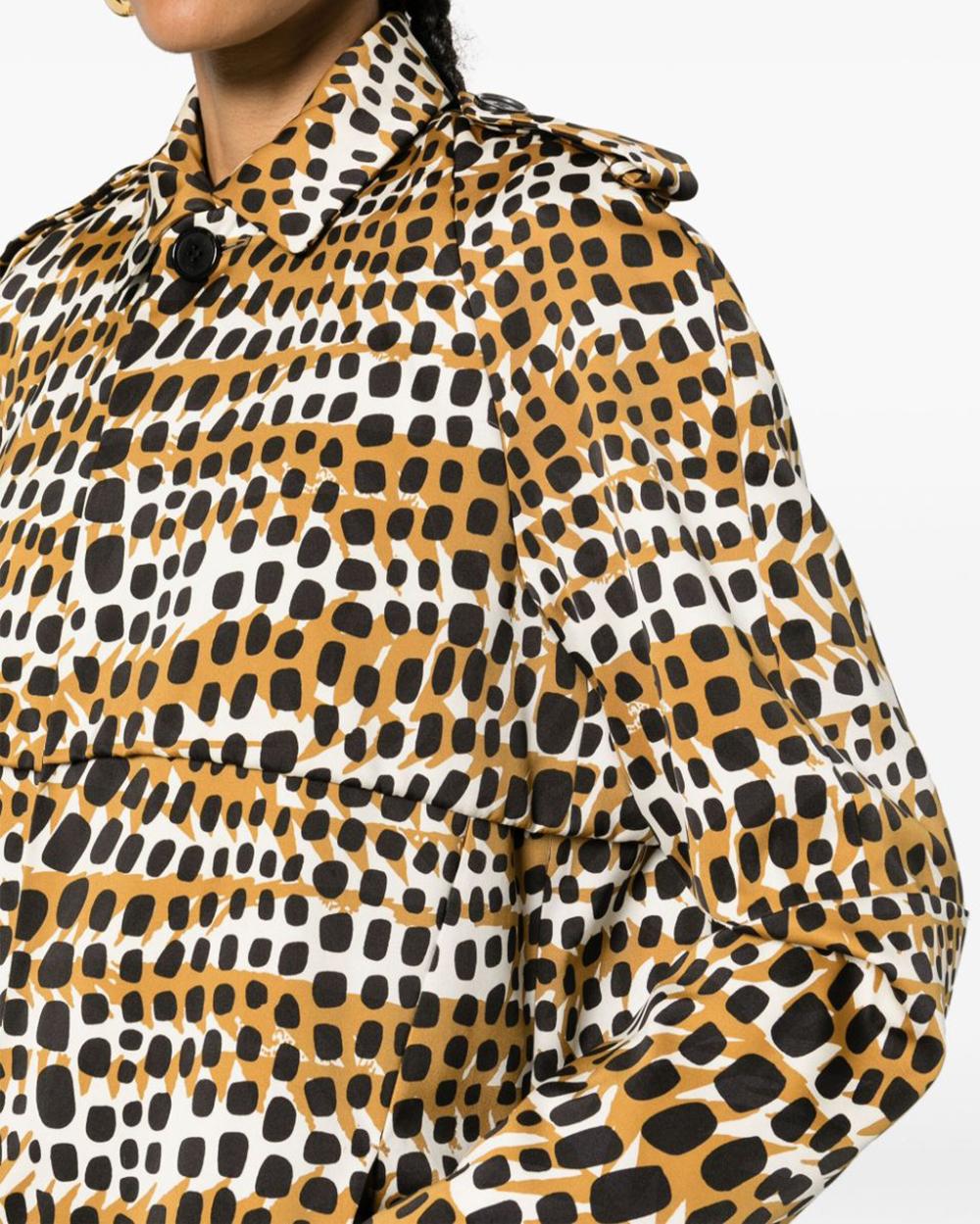 Celine by Phoebe Philo trench-coat featuring all-over graphic Cheetah spotted pattern, logo buttons, concealed front fastening, slits for decorative open-sleeves, two side inset pockets.
Circa 2000s
100% polyester
Lining:100% silk
Estimated size