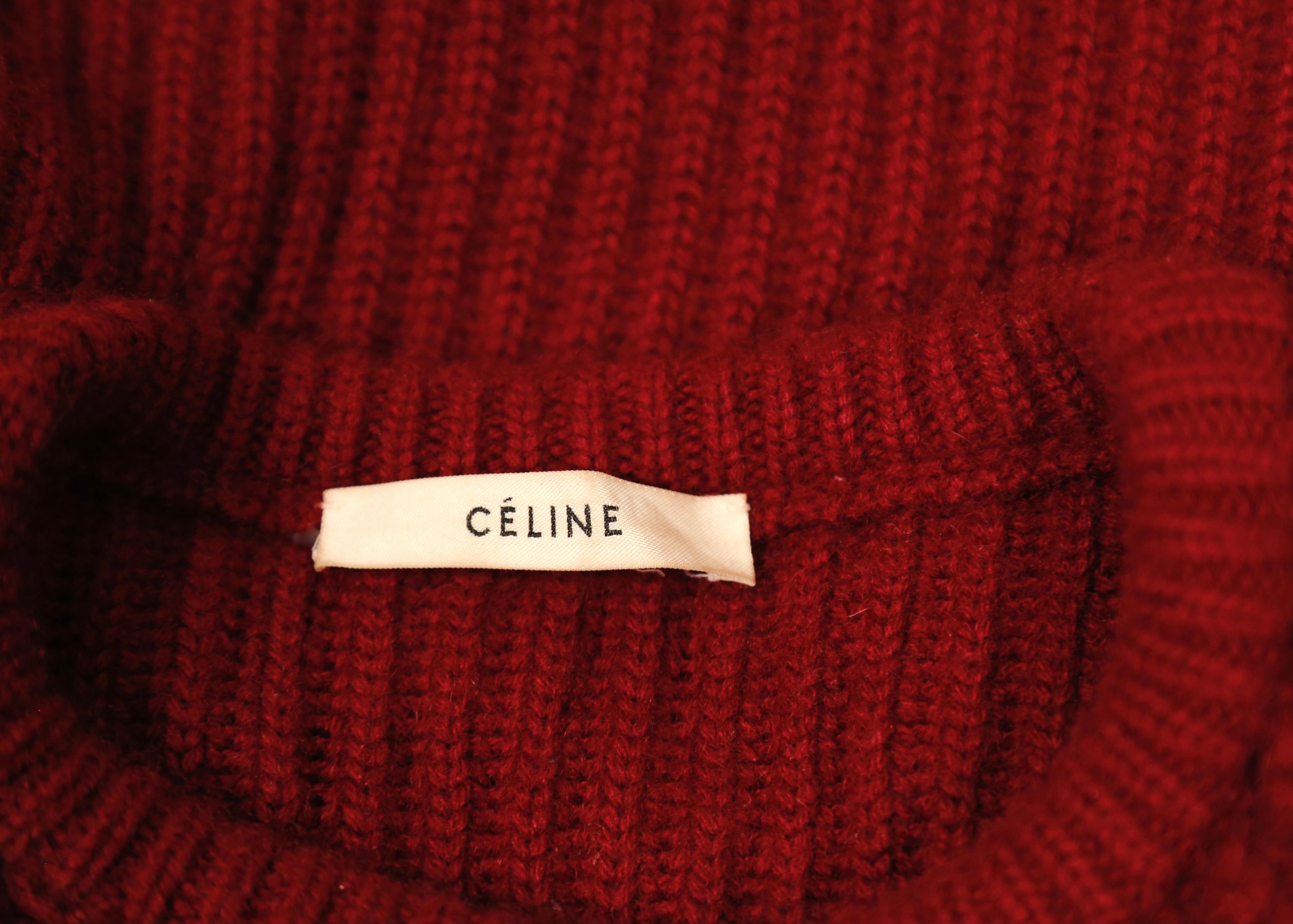 CELINE by PHOEBE PHILO diagonal gerippter burgunderroter Kaschmirpullover Damen im Angebot