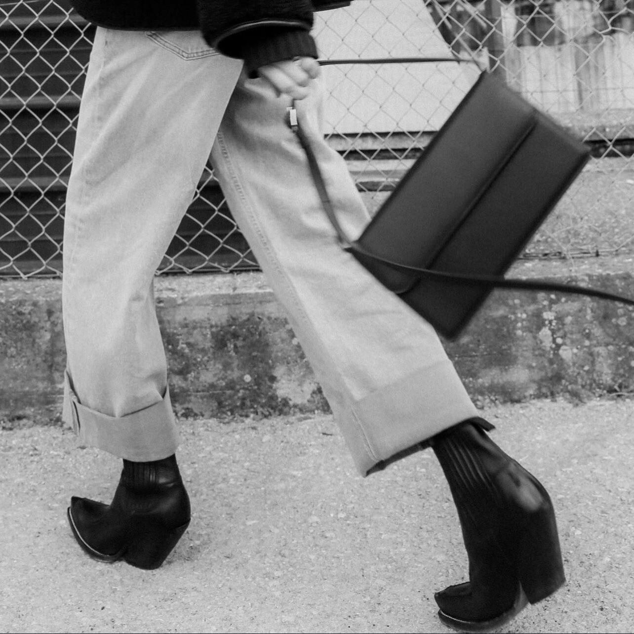 Céline by Phoebe Philo FW 2017 Runway Black Leather Santiag Western Boots For Sale 7