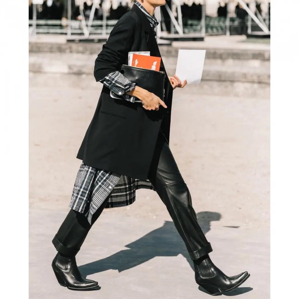 Céline by Phoebe Philo FW 2017 Runway Black Leather Santiag Western Boots For Sale 8