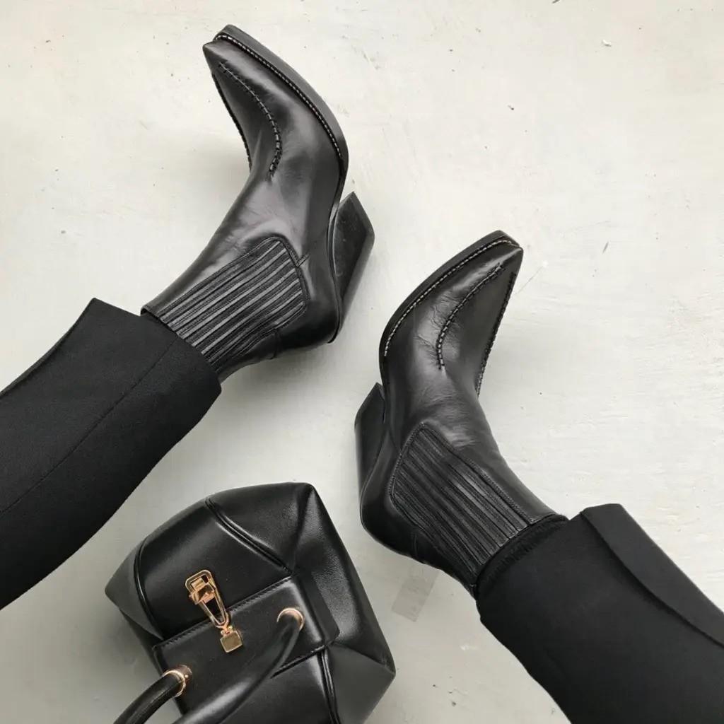 Céline by Phoebe Philo FW 2017 Runway Black Leather Santiag Western Boots For Sale 5