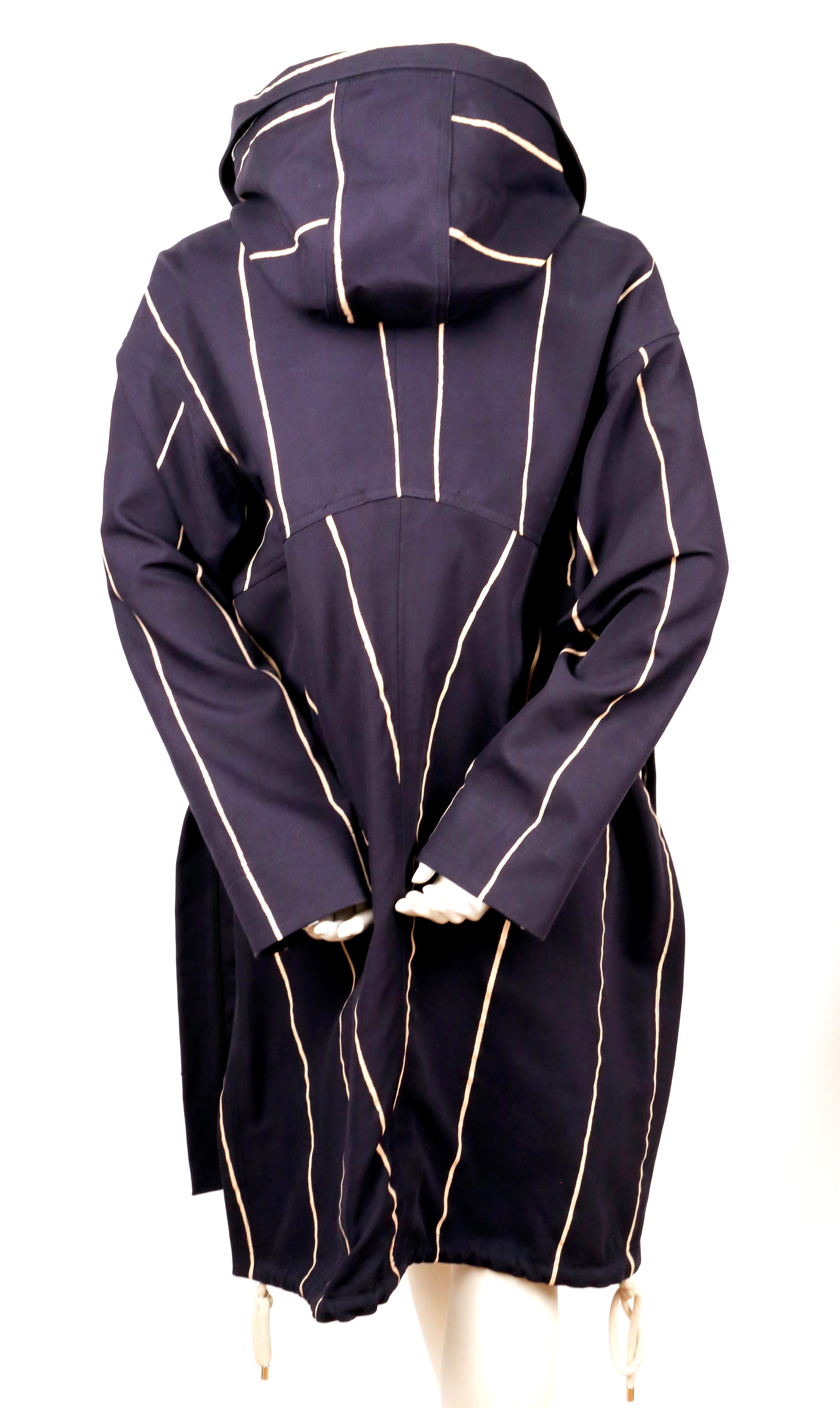 CÉLINE par PHOEBE PHILO - Manteau drapé bleu marine avec capuche - Resort 2016 en vente 2