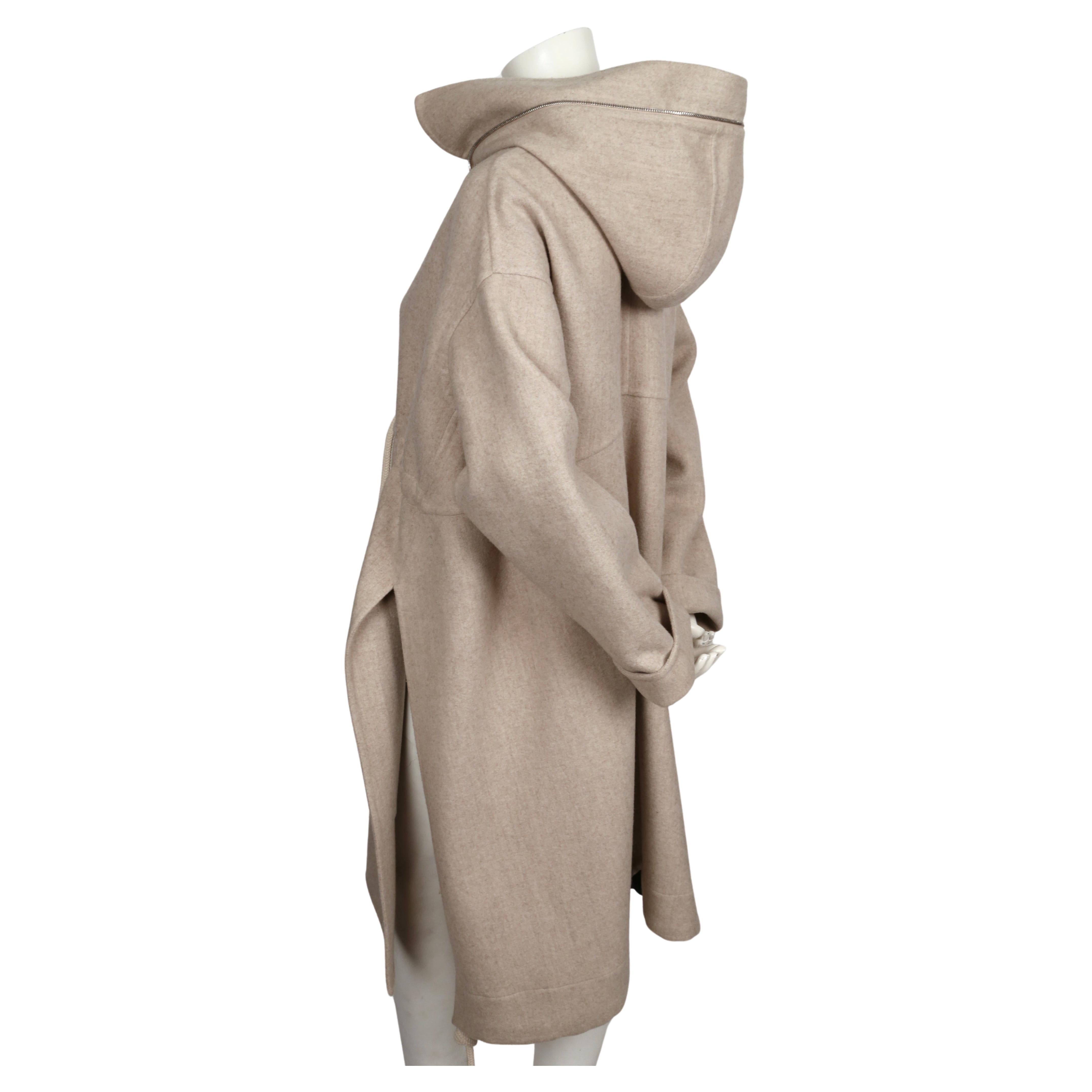 Manteau CÉLINE par PHOEBE PHILO en laine et cachemire couleur grège avec capuche - Resort 2016 Unisexe en vente
