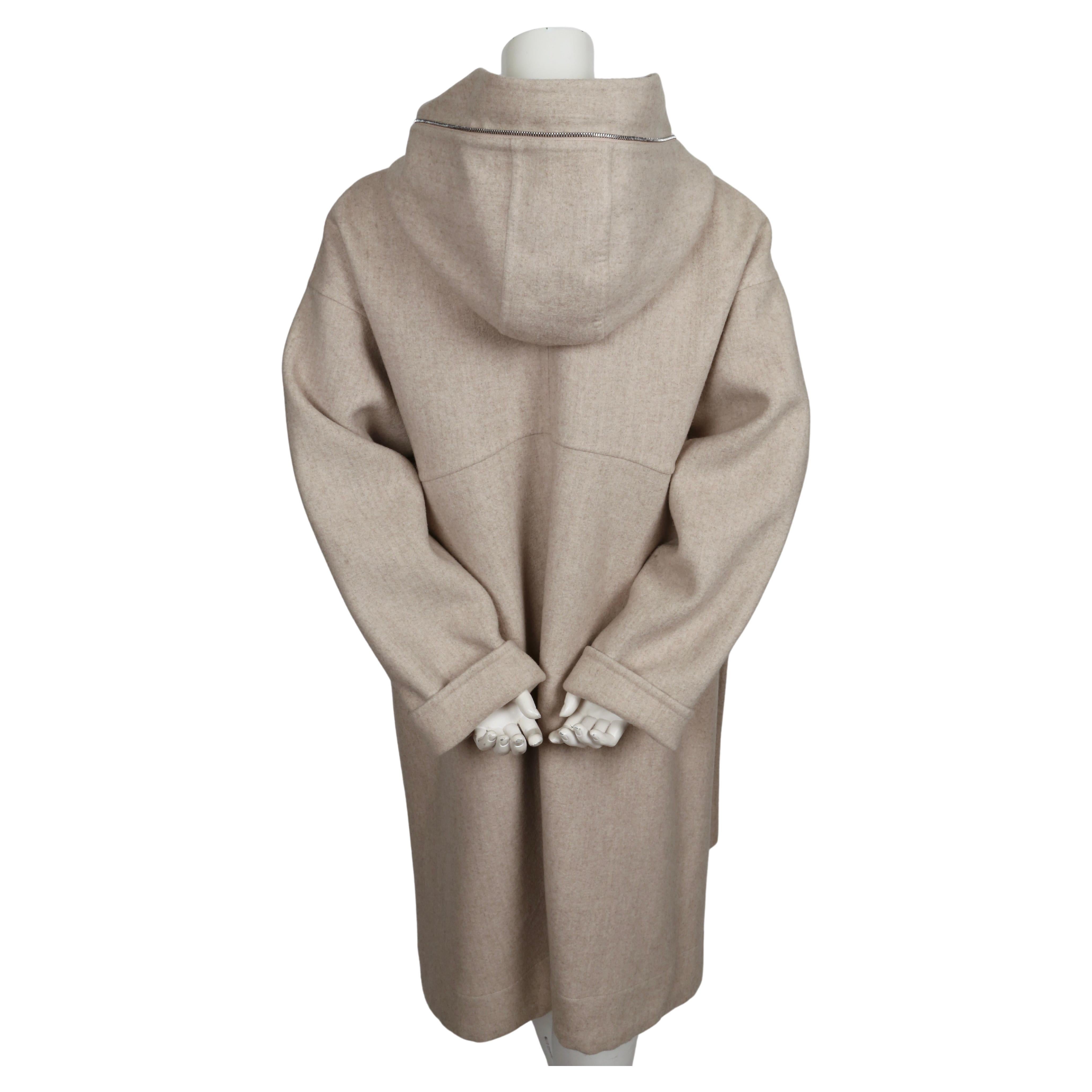 Manteau CÉLINE par PHOEBE PHILO en laine et cachemire couleur grège avec capuche - Resort 2016 en vente 3
