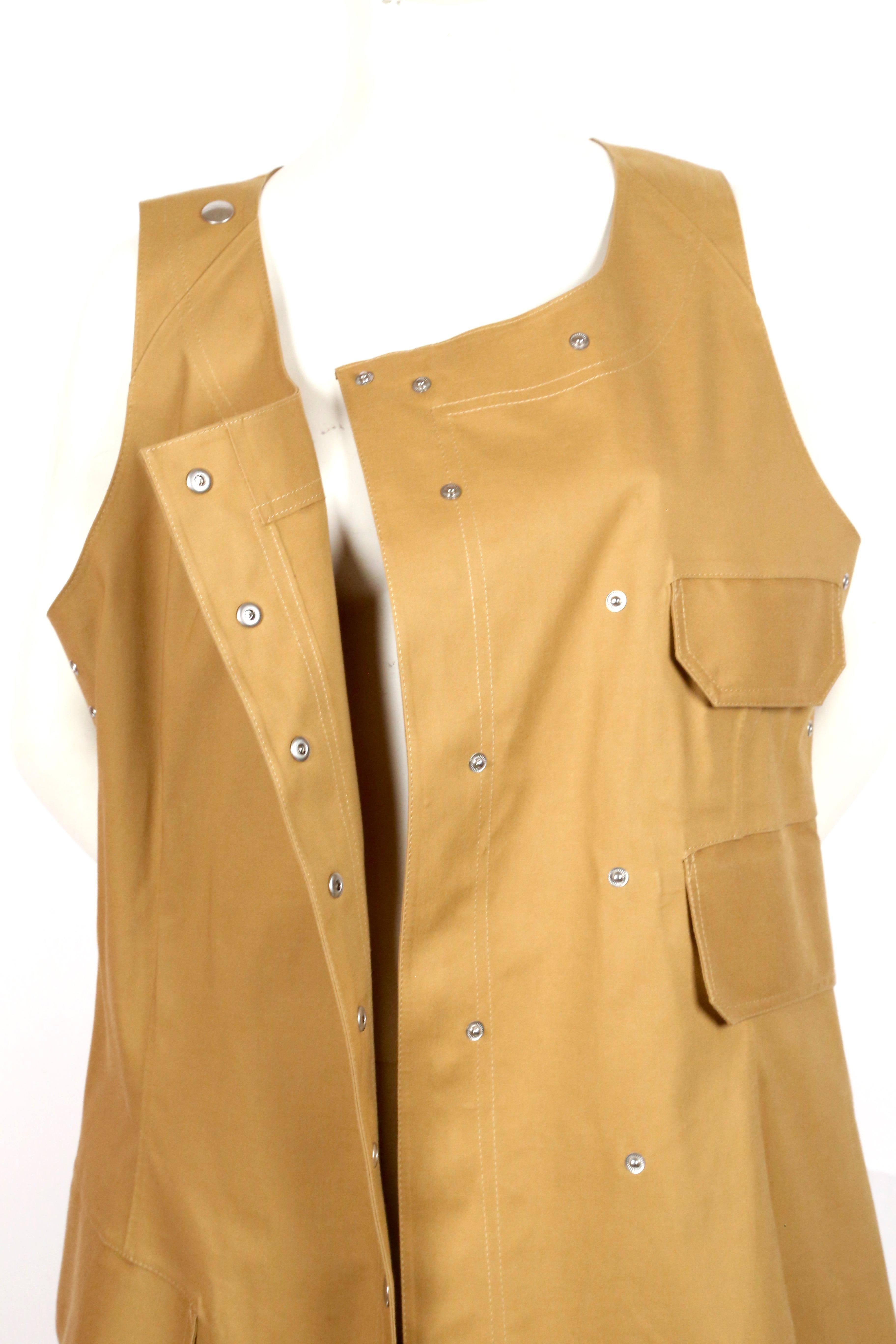 CELINE by PHOEBE PHILO trench-coat sans manches en mackintosh - défilé 2016 1