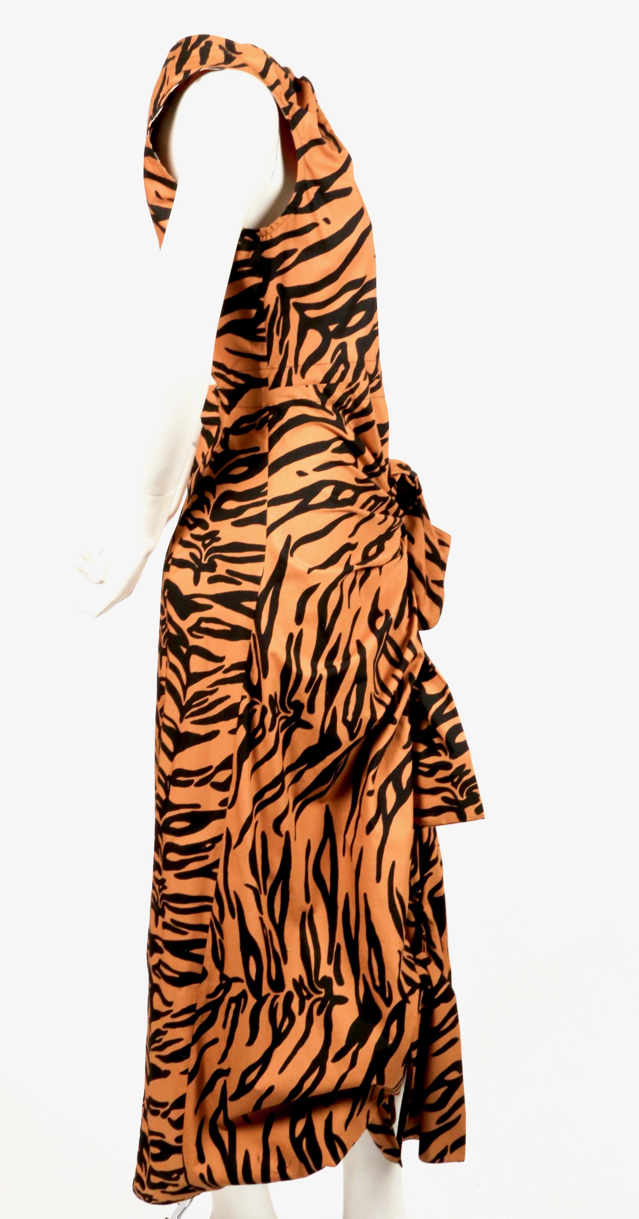 Orange Céline par Phoebe Philo - Robe drapée avec imprimé tigre et ouverture dans le dos, neuve